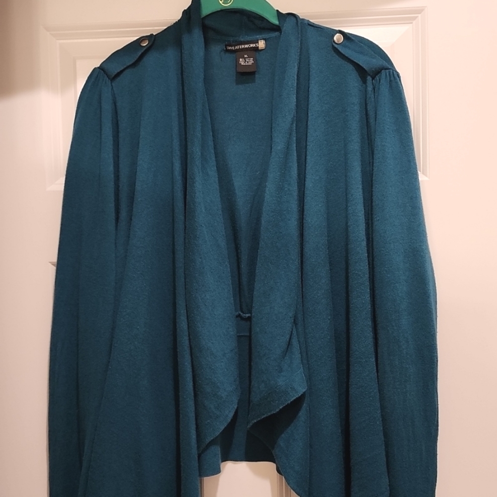 Attractive teal cardigan/runs large